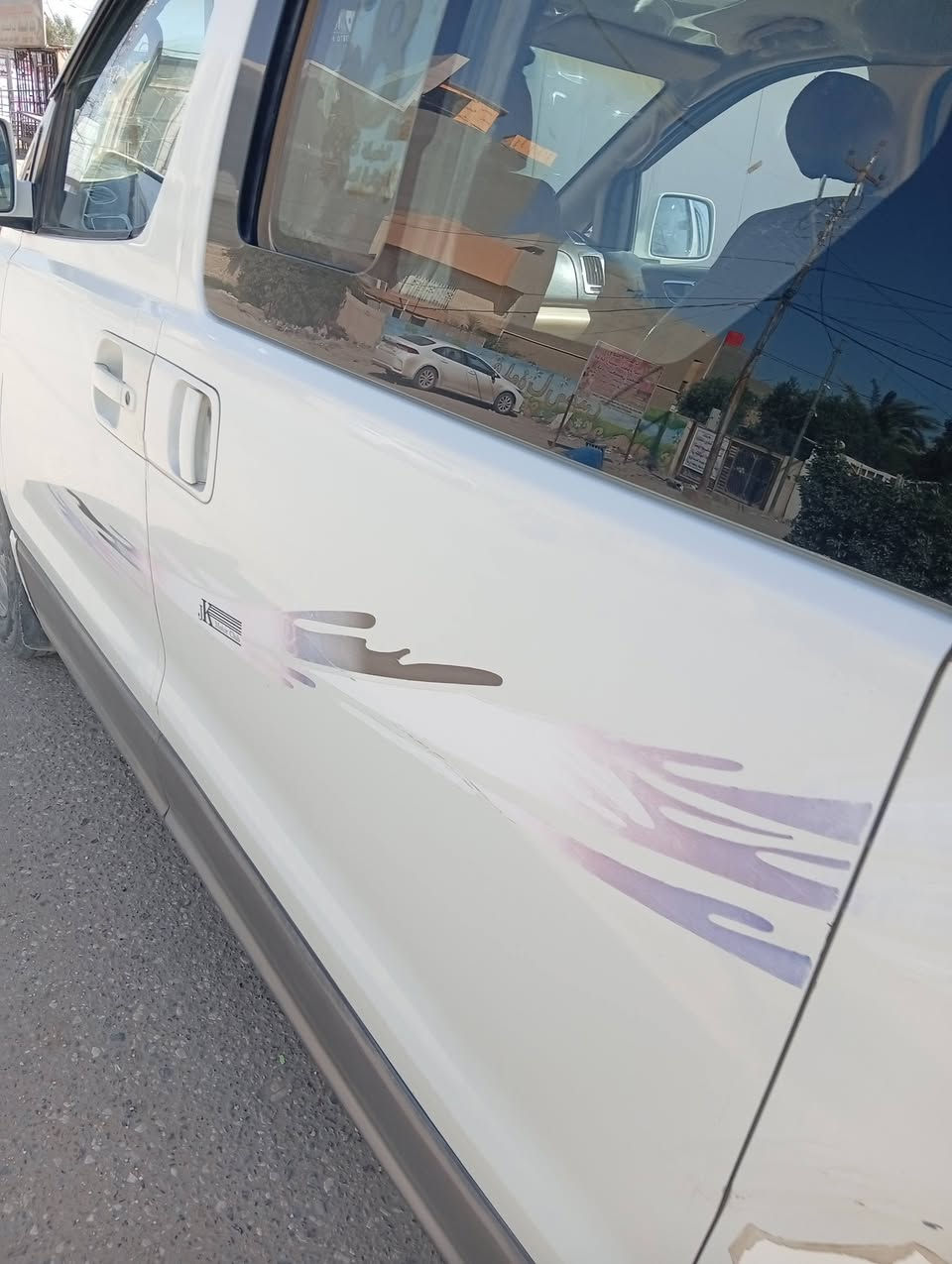 استاركس للبيع 9للبيع ابيض رقم الهاتف *********** سعر 128ورقه مكان السياره الحله قرب مرور بابل ضررها اسفل باب السلايت الايمن مع اسفل الجاملغ واضح بالتصور
