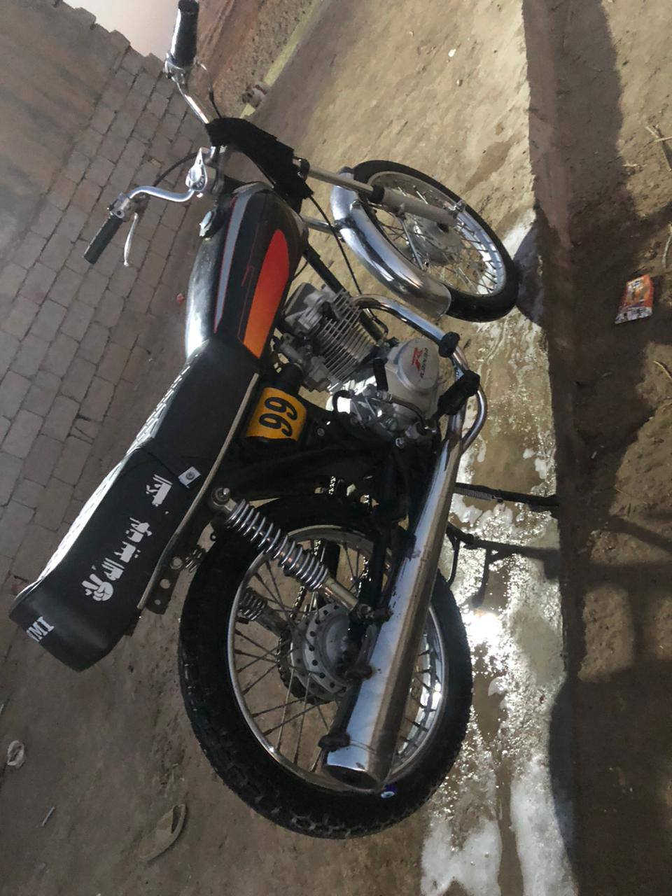 السلام عليكم دراجه لابيع شاصي 21 تعميره 24اورق محرك ابدل بوشه فقط السعر 550 مكان شطره 
موبايل ***********
