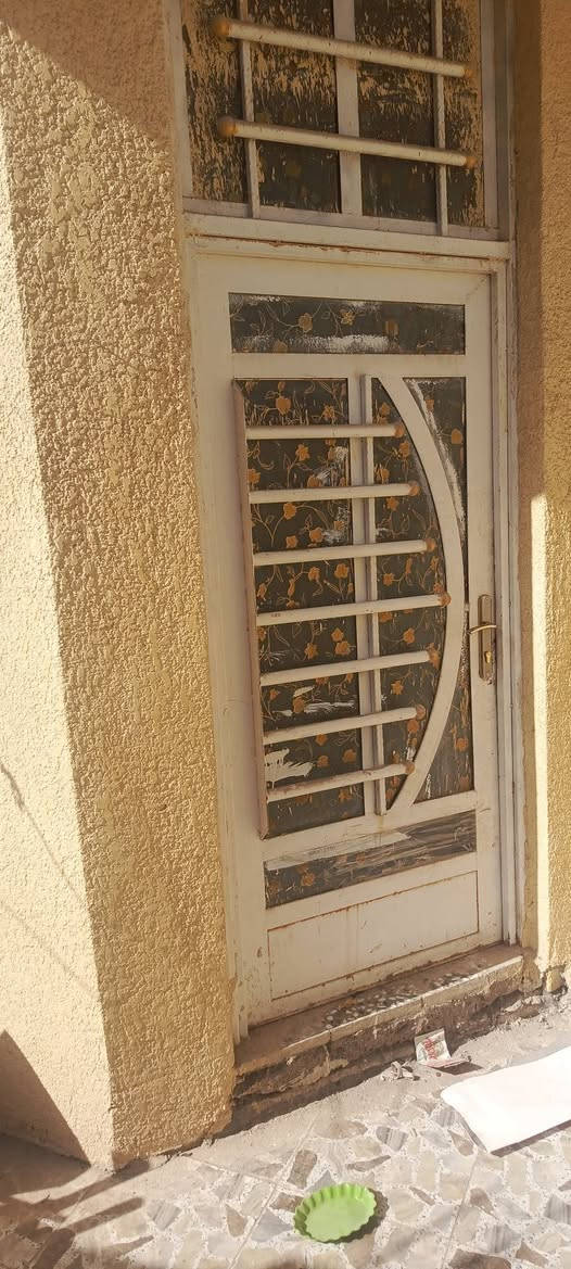 سلام عليكم دار للبيع في حي الزهراء طابو زراعي صرف سند 25شارع غسل بغداد مساحه 97م طابق واحد تتكون من استقبال ومطبخ وغرفه نوم وهول ومجمع صحيات وطارمه وبيتونه كبيره الدار كامل بناء 2020 للستفسار***********
