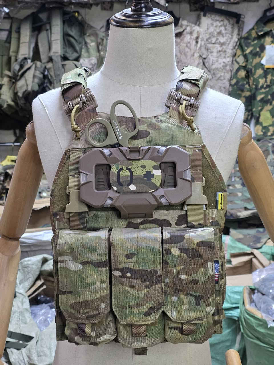 (درع أصلي عرض خاص 🇮🇶)
السعر 150 الف توصيل مجاني جميع المحافظات
 محلات سجاد للتجهيزات العسكرية
الأصلية 
العنوان باب الشرجي أول فرع من جهه ساحة الطيران خلف متحف الفنون الجميلة 
للاستفسار الاتصال على الارقام التالية
***********
***********
