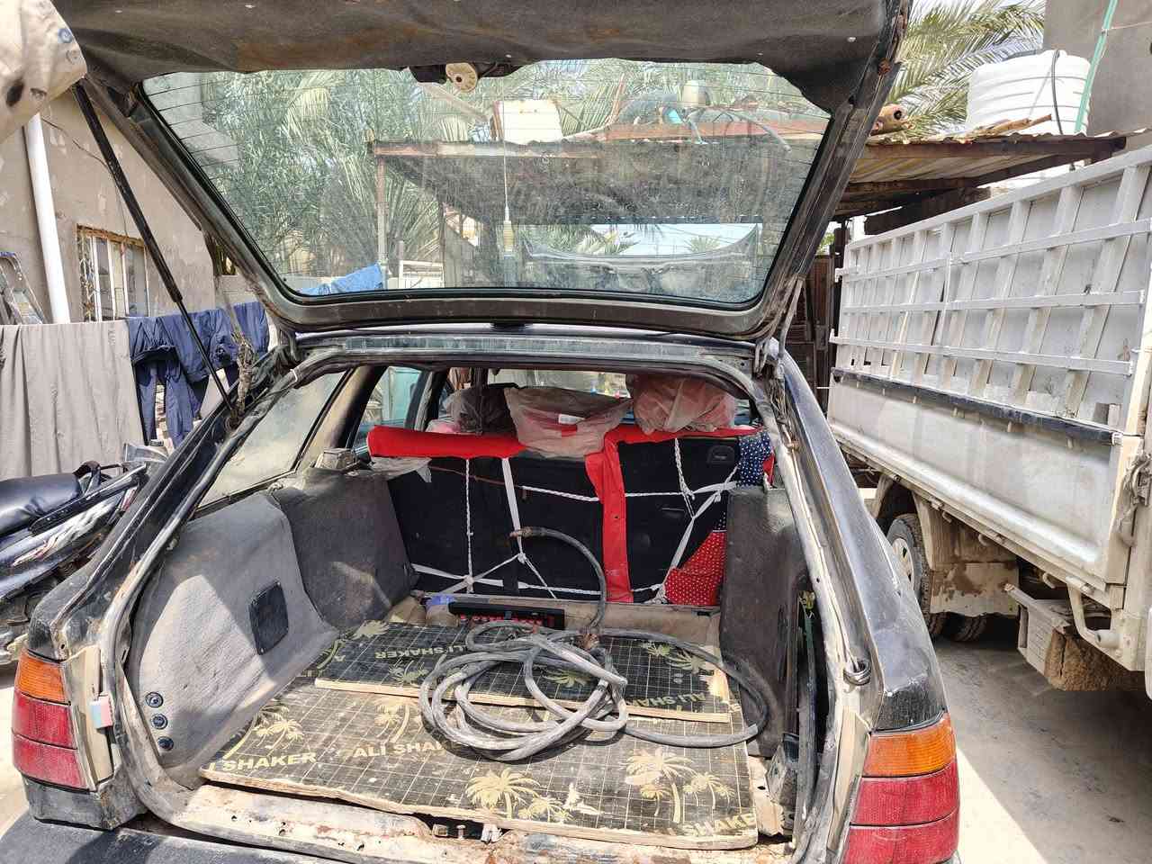 سلام عليكم بءم ستيش محرك محور تلاتلالاف ففتي موديل ٩٣ رقم كربيه محرك بي طكطكه  يطق كهرباءيات كلها شغاله بيها ضربه خفيفه بل جنطه معمره سياره مشروع وطني بسمي ***********  سعر ٣٢ بيها مجال
