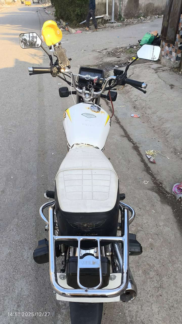 سلام عليكم دراجه سونك موديل 2024 محرك 150cc خمسه كير دراجه بصمه وسويچ كهربأيات شغاله دراجه كامله ما بيها اي نقص اوراقها موجوده  دراجه شلعه ومعدل السعر 700وبيها مجال الاتصال عله هاذا الرقم *********** واتساب ول عنوان بغداد بوب الشام
