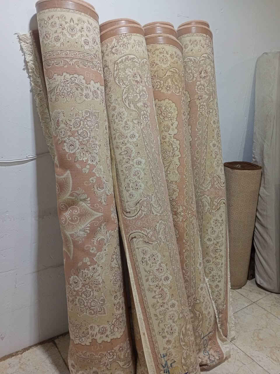 4 قطع زوالي كاشان إيراني الأصلي 700 شانه جديد مستخدم قليل فول نظافه القياس 2*3 .
للتواصل واتساب او ماسنجر ...
العنوان أربيل شارع ١٠٠ باداوه / فرع جامع خديجة الكبرى,
قرب مستوصف ملا افندي.
يتوفر توصيل داخل أربيل. بغداد . موصل . الانبار .
للإستفسار
***********/ واتساب
***********
