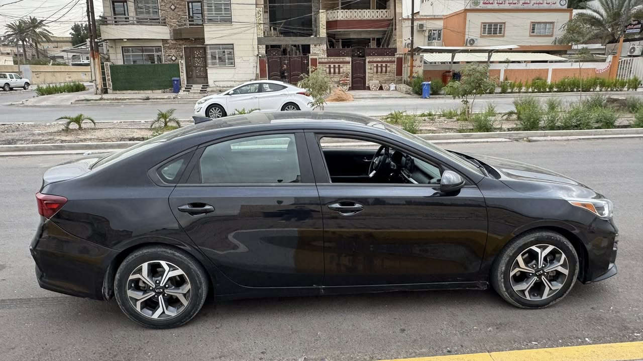 السلام عليكم سياره كيا فورتي موديل 2021 اللون اسود رقم اربيل الجديد وارد امريكي صور الحادث مرفقه في المنشور  ممشى السياره 60 الف ميل مواصفات السياره نص فول المعروفه شاشه مانع تصادم تحديد مسار كامره خلفيه ويل 17 وباقي الموصافات المعروفه بالفورتي السعر 113$ مكان السيارة المنصور  للتواصل  ***********
