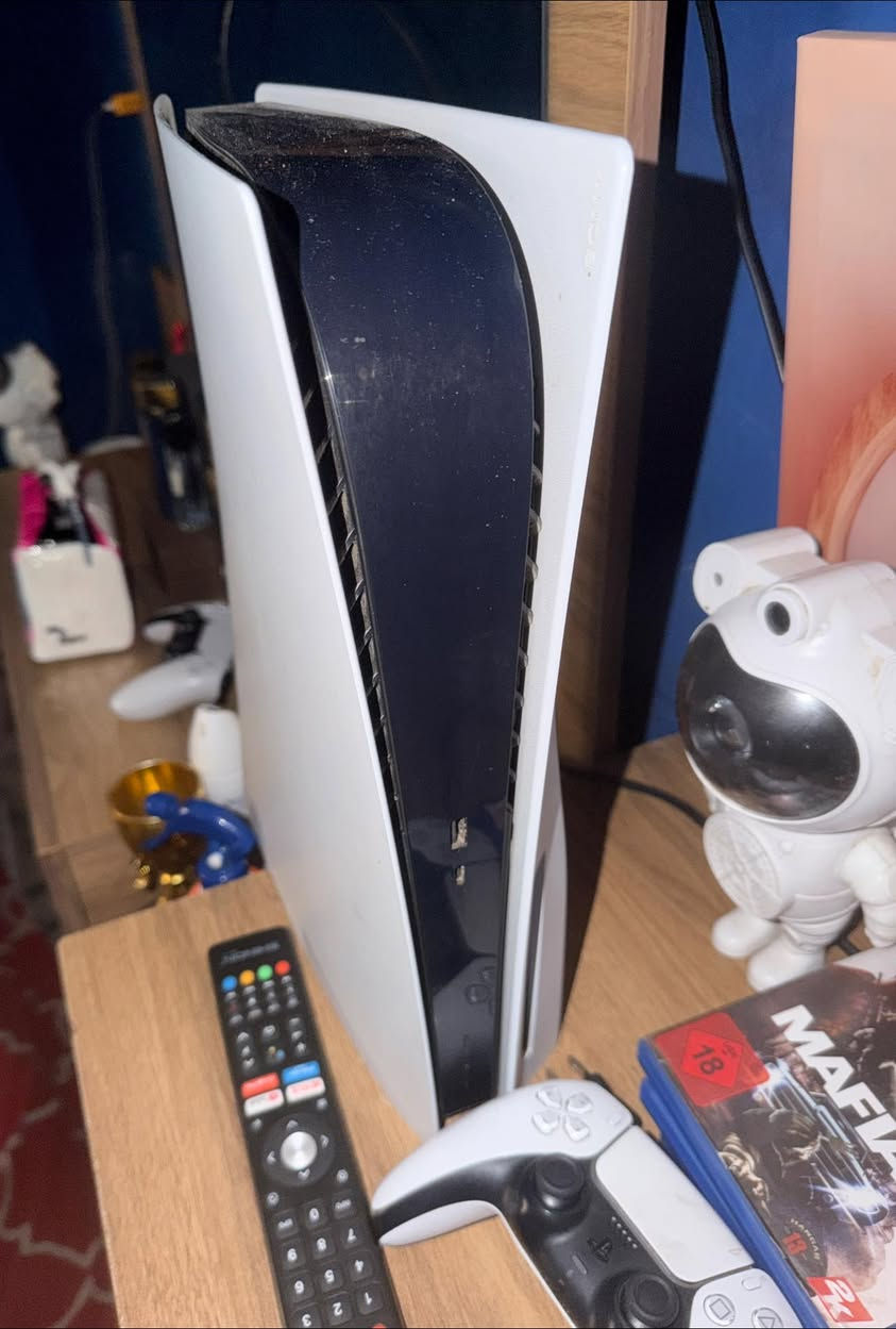 � للبيع سوني بلايستيشن الفات  5  بحالة ممتازة

الجهاز نظيف جدًا واستخدام خفيف، يشتغل بدون أي مشاكل 🎮

يد أصلية مع الجهاز، ***********
