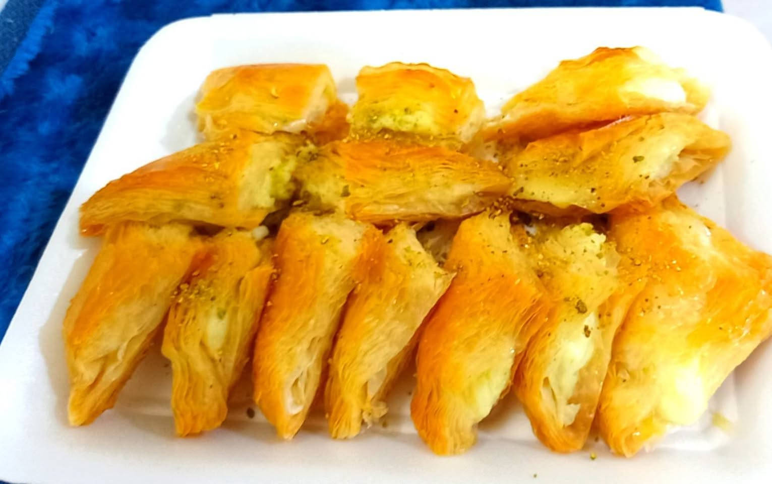 السلام عليكم جزء من شغلي بالمعجنات والكبب والحلويات وباقي الشغل داخل الصفحه
يتوفر خدمه توصيل. واجور التوصيل حسب البعد

وايضا يتوفر خدمه توصيل مجانيه ليلا فقط للمناطق القريبه والمناطق الابعد يتوفر تخفيض للتوصيل الليلي وحسب البعد


**إذا كنت صاحب هذا الإعلان وتريد حذفه لأي سبب، رجاءا أرسل رسالة إلى الدعم الفني**