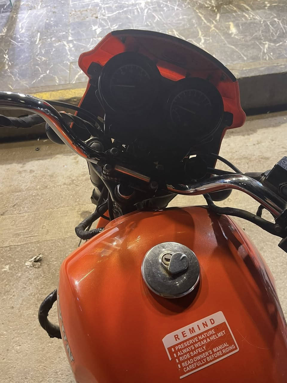 السلام عليكم دراجه دايوان للبيع مديل 23كفاله عامه برغي ما مبدل بيها دراجه رقم وسنويه فقط استلام لوحات تستلم وتحول تحويل ثاني يوم دراجه جاهزه من كلشي مابيها نقص برغي الشراي يتصل السعر 1950وبيها مجال قليل كلش الي حاب والشراي يتصل خاص مغلق ***********
