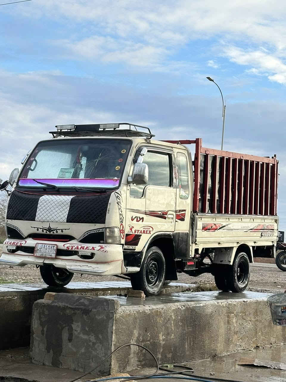 يا الله سلام عليكم ورحمه الله وبركاته اخوان سامسونك للبيع رقم بغداد سنويه ل 27كير مكينه وصدر جدد سلف جديد داينمو جديد باتري جديد تخم تاير جديد محوره تاير ويل 13دوشمه داخل كامل مدوشمه سياره مصبوغه عام تحويل مباشرسعر 40 وبي مجال حك الجيه الاتصال  ع ‭0782 340 2550‬
