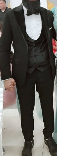 طقم • قياس ٤٢ • ملبوس مرة