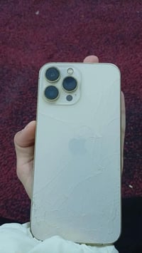 ايفون 13برو ماكس مامبدل بي ايشي فقط ظهره مكسور بطاريته 83% وذاكرته 256...