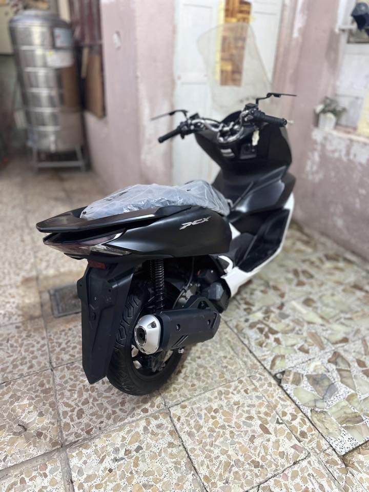 سلام عليكم
دراجة ماليزي PCX 

يدات هيتر 🔥

نظام ABS🌧

جامه طويله بلاديه 🏍

حساس ازدحام (A)

ماشيه ٤١الف 🚶‍♂️

دراجة مال جناي ماخذه من رمبه من لفلاح عل ايدي مو مال شارع بلاديه برغي واحد ممفتوح بيه 

وبيه ضربه موضحه بل صوره بسيطه 

السعر ١٦ وبيه مجال 

للاستفسار رقم ***********

***********
