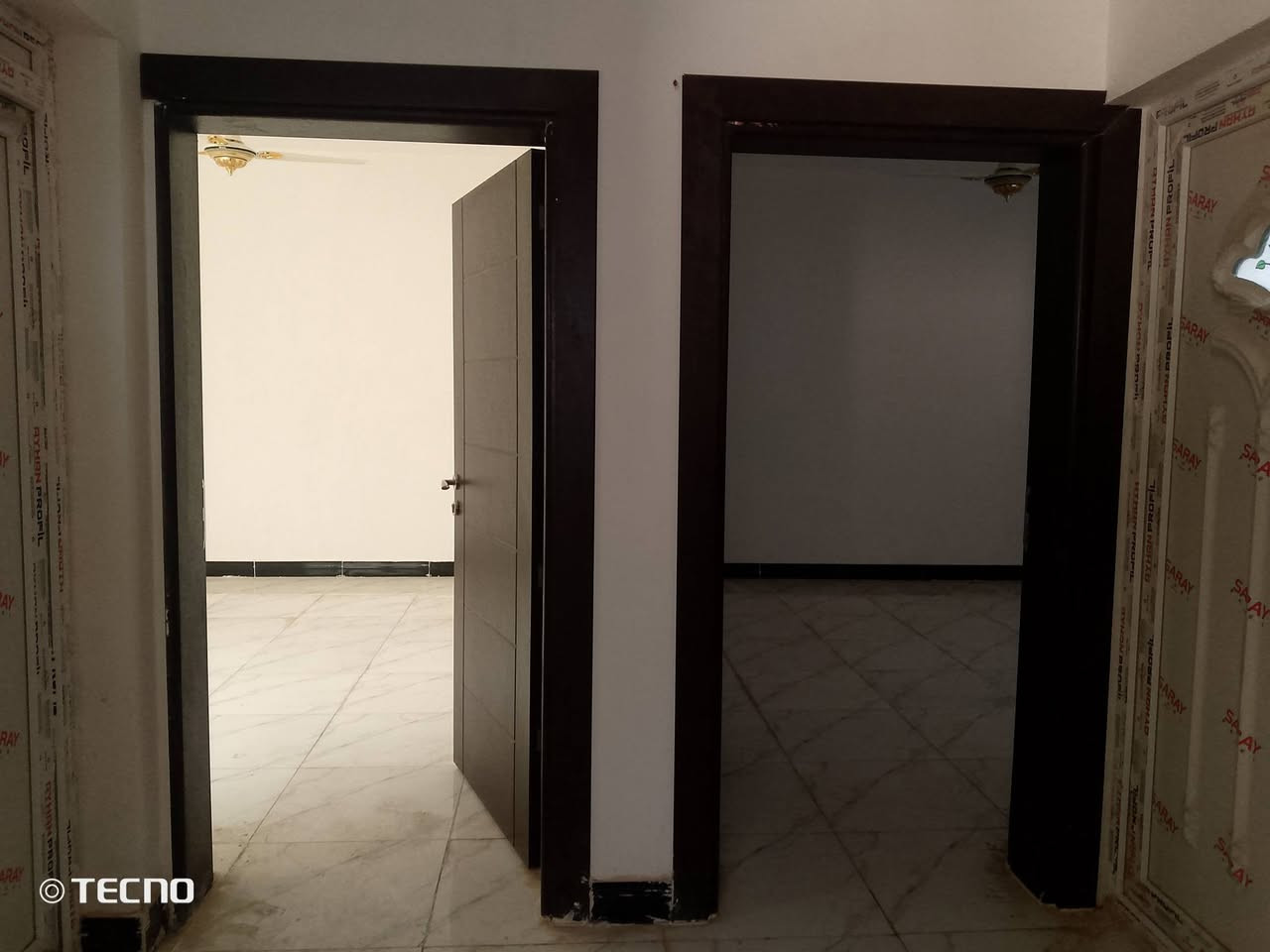 السلام عليكم دار في مجمع الكرار السكني في النجف غير مسكون نهائياً وجاهز للسكن ماعايز اي شي في المرحلة الأولى مساحة 160 متر بلوك 17 شارع 15 بصف الركن قريب على بوابة المجمع بيع نقداً مسدد كل المبلغ السعر 135 مليون وبي مجال بالسعر للإستفسار الإتصال على الرقم ***********
