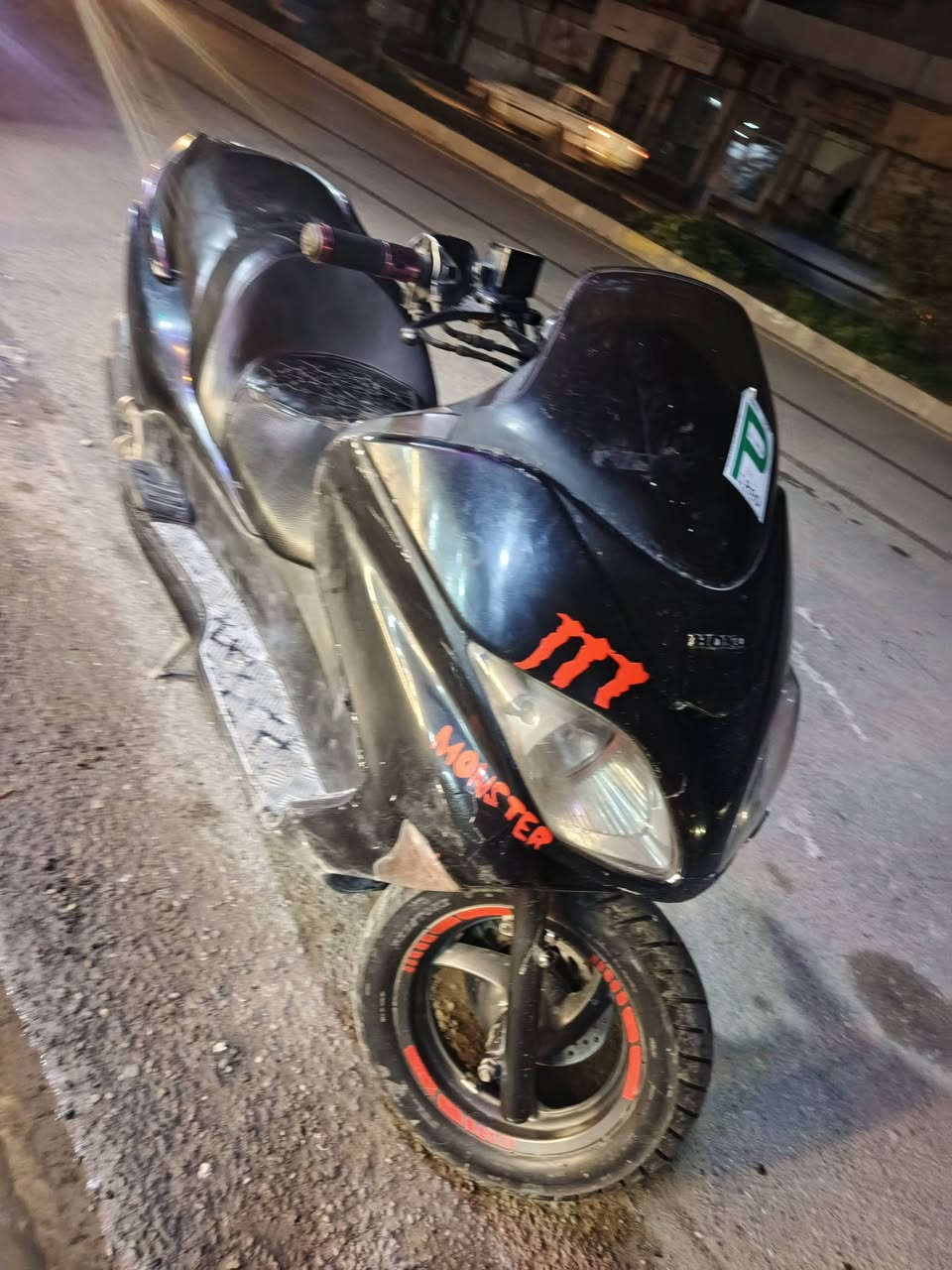 السلام عليكم فورزه 08 للبيع محرك شرط كهربائيات كلها شغاله اي عيب مابيها السعر 650 الف  رقم ***********
