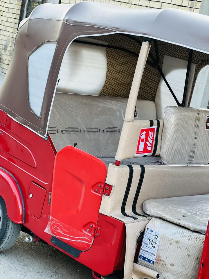 السلام عليكم تكتك للبيع كفاله نضيفه حيل وجاهزه من كلشي كبل لشارع رقم وسنويه بسمي تحويل ثاني يوم السعر 8ونص وبيه مجال  مكاني بغداد الزعفرانية الاتصال ***********
