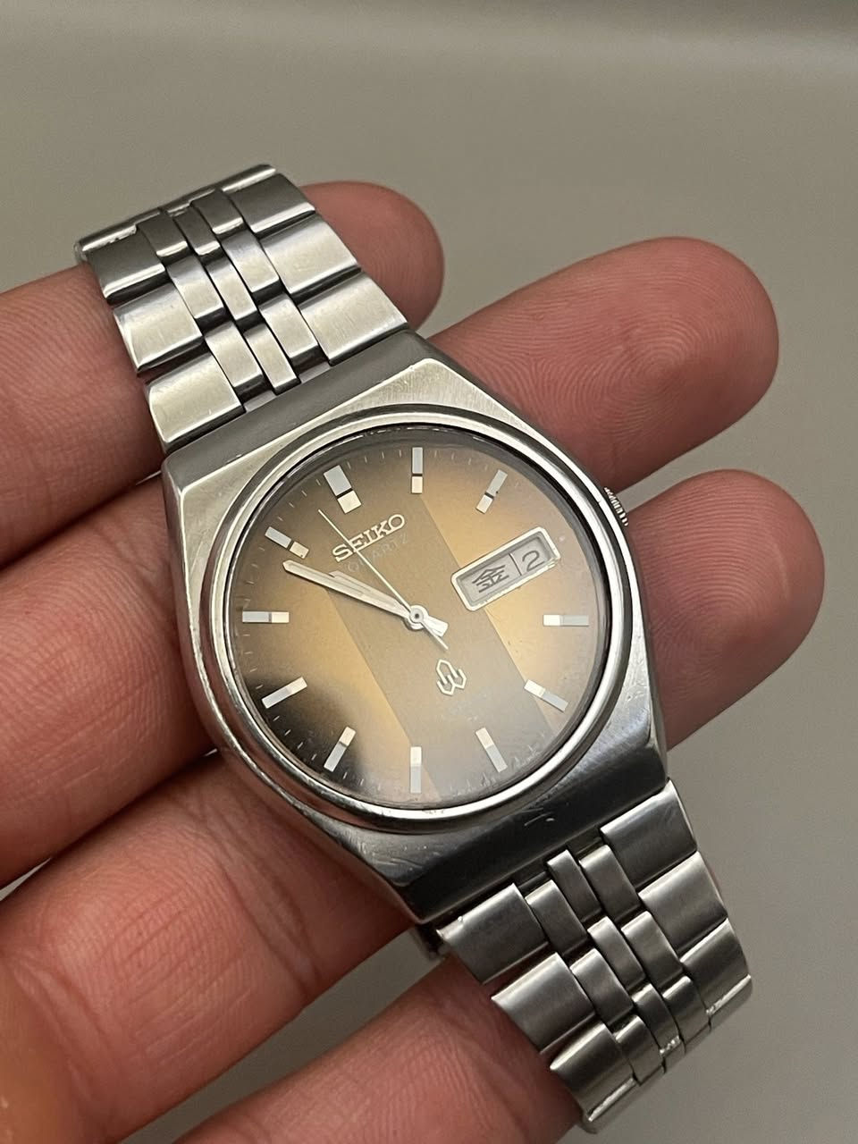 Seiko Type 2
تعمل بنظام الكوارتز
تحتوي على نافذه 2
حالة الساعة : 85%
السير الاصلي مُختم seiko
لون المينه قهوه مميز جداً✨
الابعاد : 37*41 mm
الماكنه مُختمه seiko
🔹ألسعر : 95 ألف [ ألسعر ثابت ]

📥للحجز و الاستفسار دايركت


**إذا كنت صاحب هذا الإعلان وتريد حذفه لأي سبب، رجاءا أرسل رسالة إلى الدعم الفني**