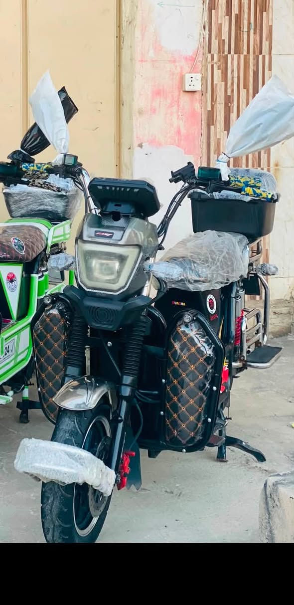 السلام عليكم ماطور شحن للبيع نوع ولي باترياته نص عمر ماطور نضيف مثل مموضح بل فديو كهربائيات كلها شغاله ويا شاحنته ومفاتيح عدد 2. ماطور مرتب كماليت ومدوشم زوج تايرات جديده السعر 375وبي مجال للاستفسار على هاذا الرقم ***********
