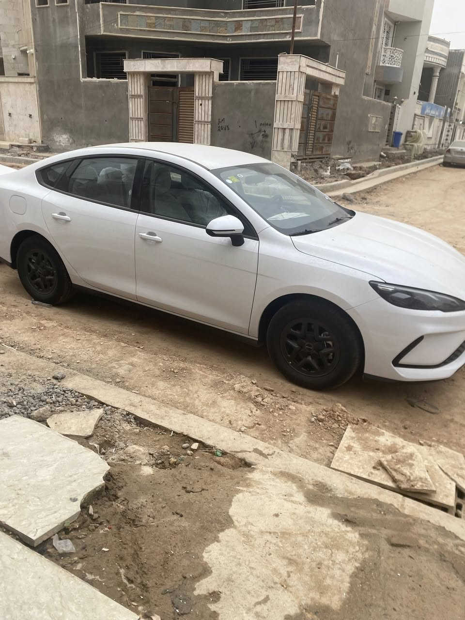 ✅ المواصفات : 
السعر: ١٨.٨٠٠ مليون  بدون رقم 
   
🔹 الاسم: بي واي دي سيل 5

🔹 الموديل: 2025
🔹 الحالة: زيرو – لم تُستخدم 

• أداء عملي مناسب للاستخدام اليومي
• صرفية وقود اقتصادية
• ناقل حركة أوتوماتيك
• نظام دفع أمامي
• قيادة ناعمة وثابتة داخل المدينة والسفر
• وسائد هوائية أمامية
• نظام ABS مانع انغلاق المكابح
• نظام الثبات الإلكتروني ESP
• نظام مانع الانزلاق TCS
• توزيع قوة الفرامل EBD
• حساسات خلفية
• كاميرا خلفية
• نظام مراقبة ضغط الإطارات TPMS
• مقاعد مريحة بتصميم أنيق
• ستيرنغ مالتي فانكشن
• مثبت سرعة
• شاشة وسطية تعمل باللمس
• شاشة عدادات رقمية
• تكييف أوتوماتيك
• لون أسود أنيق
• أضوية أمامية LED
• أضوية خلفية LED
• مرايات جانبية كهرباء مع إشارات
• جنوط ألمنيوم قياس 17
• تصميم انسيابي عصري
. تدعم نضام NFC
للاستفسار
***********
✅ المواصفات : 
السعر: ١٨.٨٠٠ مليون  بدون رقم 
   
🔹 الاسم: بي واي دي سيل 5

🔹 الموديل: 2025
🔹 الحالة: زيرو – لم تُستخدم 

• أداء عملي مناسب للاستخدام اليومي
• صرفية وقود اقتصادية
• ناقل حركة أوتوماتيك
• نظام دفع أمامي
• قيادة ناعمة وثابتة داخل المدينة والسفر
• وسائد هوائية أمامية
• نظام ABS مانع انغلاق المكابح
• نظام الثبات الإلكتروني ESP
• نظام مانع الانزلاق TCS
• توزيع قوة الفرامل EBD
• حساسات خلفية
• كاميرا خلفية
• نظام مراقبة ضغط الإطارات TPMS
• مقاعد مريحة بتصميم أنيق
• ستيرنغ مالتي فانكشن
• مثبت سرعة
• شاشة وسطية تعمل باللمس
• شاشة عدادات رقمية
• تكييف أوتوماتيك
• لون أسود أنيق
• أضوية أمامية LED
• أضوية خلفية LED
• مرايات جانبية كهرباء مع إشارات
• جنوط ألمنيوم قياس 17
• تصميم انسيابي عصري
. تدعم نضام NFC
للاستفسار
***********
