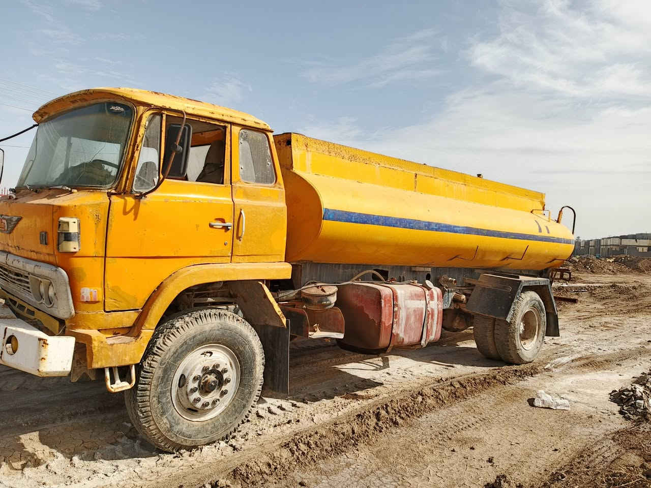 سيارات للبيع رقم وسنويه اصفر بغداد المكان بابل ***********هنه متروكتات يرادلهن ترتيب ويشتغلن
