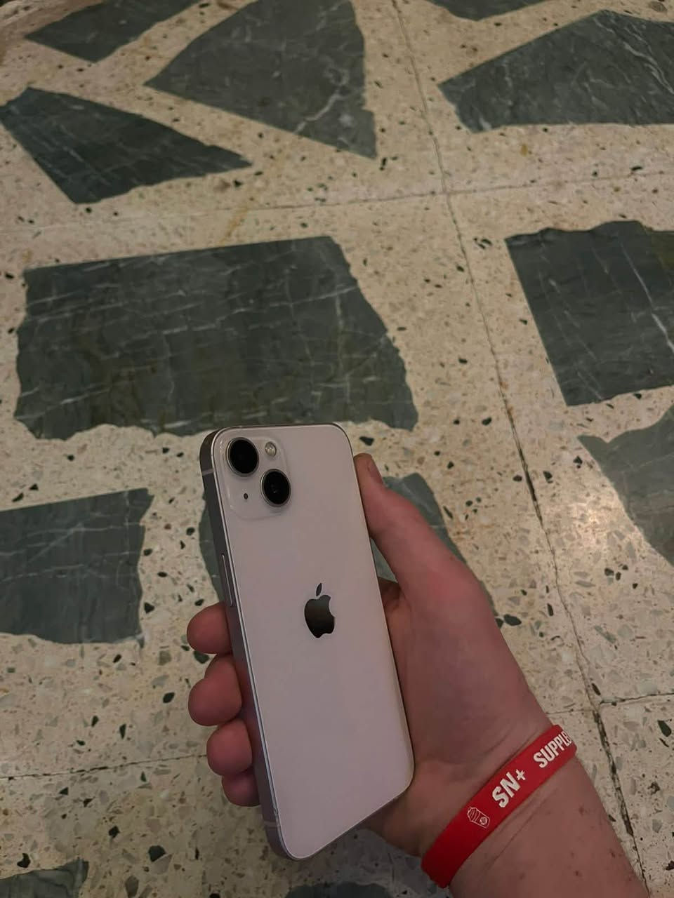 السلام عليكم
آيفون 13 عادي 🍏
ذاكره 128 😍
دبل سيم ❤️‍🔥 
كامرات طبع شرط 😍 
الفيس إيدي شغال ⚜️
الجهاز مبدل شاشه وبطاريه والبطاريه ماصارلي شي من بدلتها احسن نوعيه بالسوك والشاشه بيها فطر صغير من جوا والشاشه مرات يطلع بيها خطوط بس من افتح شي لونو اسود يعني بيها خطوط بالون الأسود وباقي الألوان تشتغل طبيعي بدون اي خطوط وموجود الفيديو  بالأخير وانطيك الشاشه شرط بدون اي تقطيع وتشتغل طبيعي سعر الجهاز 270 😍وبي مجال بسيط شاري تعال خاص وهاذا رقمي *********** وبي واتساب

