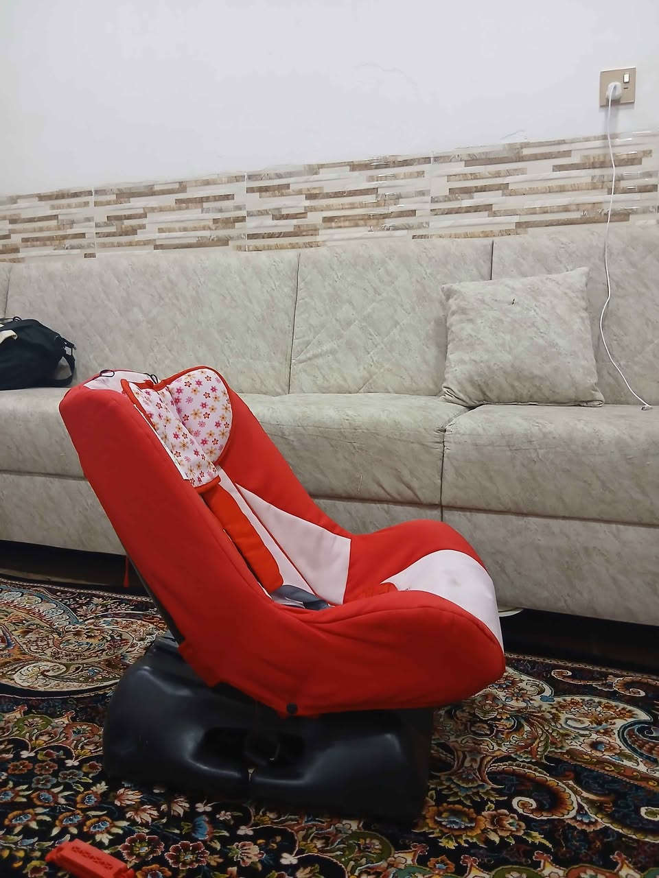 کورسی ناوسەیارە بۆ مناڵ ئەوروپیە ، قایشی بەستنەوەی هەیە  تایمی خەوی هەیە کورسیەکەی پاڵ ئەخرێ بۆخەوتن لەتەمەنی 4 مانگی بۆی ئەبێت تا 6 ساڵی ، زۆر تازەو پاک و جوان و بێعەیبە 
سعری ئێستا زۆر گونجاوە قفڵی 25 هەزارە بێ معامەلە 
سلێمانی ، گەیاندن هەیە*********** السليمانية, العراق
