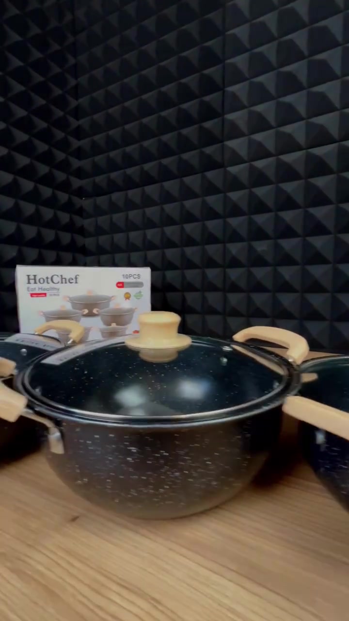 سيت قدور ماربل 5 قطع HotChef بأغطية زجاج حراري🫕

🥘الاستخدامات:
طهي الرز، المرق، الشوربات، واليخنات بمختلف أنواعها.
تحضير المعكرونة، السلق، وطهي الخضار واللحوم.
مناسب للاستخدام اليومي في المطبخ المنزلي.
مثالي للعائلات الصغيرة والمتوسطة.
يمكن استخدامه على مواقد الغاز التقليدية.

🥘المميزات:
سيت مكون من 5 قدور بأحجام مختلفة:
18 + 20 + 22 + 24 + 26 سم.
طلاء داخلي وخارجي ماربل غير لاصق عالي الجودة.
خالي من مادة PFOA الضارة.
توزيع متساوي للحرارة لنتائج طهي أفضل.
أغطية زجاج حراري مقاومة للحرارة مع فتحة بخار.
مقابض جانبية عازلة للحرارة بتصميم مريح وآمن.
سطح مقاوم للالتصاق وسهل التنظيف.
مناسب للغسل اليدوي وغسالة الصحون.
لون أسود مرقط بتصميم أنيق وعصري.

🥘محتويات الصندوق:
5 قدور بأحجام مختلفة (18 – 20 – 22 – 24 – 26 سم).
5 أغطية زجاج حراري.

🥘الملاحظات:
غير مناسب للاستخدام على مواقد الحث (Induction).
لا يُستخدم داخل المايكروويف.
يفضل استخدام أدوات خشبية أو سيليكون للحفاظ على الطلاء.

بلد المنشأ: الصين.

السعر: 40.000 فقط

للطلب :
راسلونا على صفحتنا بإرسال رسالة تحتوي على عنوان ورقم فعال لحضرتكم مع ارفاق صورة للمنتج وراح نوصللكم بأي مكان بالعراق😍♥️
التوصيل داخل بغداد 3000 دينار فقط
التوصيل لباقي المحافظات 5000 دينار فقط
يوصللكم المنتج لباب البيت وشرط نسخة طبق الأصل للمنتج المعروض وغير هيج لا تستلموه
وحتى حق زبوننا ميضيع لأن أهم شي عدنا هي انه تحصل منتج اصلي ومضمون وبسعر تنافسي جداً يوجد ضمان لكل المنتجات لمدة 7 ايام بعد الاستلام استبدال في حال التلف او الخلل المصنعي ويتدللون زبائننا نتمنالكم تجربة تسوق جميلة من متجرنا♥️

 #اواني_منزليه #اواني #قدور #طبخات


**إذا كنت صاحب هذا الإعلان وتريد حذفه لأي سبب، رجاءا أرسل رسالة إلى الدعم الفني**