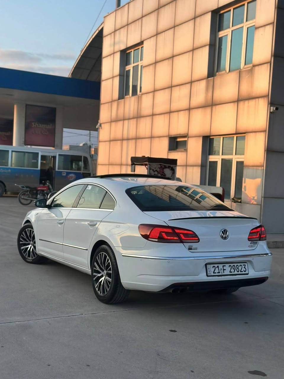 الجميلة الألمانية Passat CC 2013 - للبيع 🇩🇪
سيارة غنية عن التعريف، تجمع بين التصميم الرياضي الـ (Coupe) وفخامة السيدان. السيارة (مال جناي) ومحافظ عليها جداً، بحالة نادرة وبدون أي حوادث.
🔍 التفاصيل العامة:
رقم السیارة: سلیمانیة دولي الجديد
الموديل: 2013.
المحرك: 2.0 Turbo (أداء جبار واقتصادي). 

ملاحظة،،مكينة جديدة مع تفرعتها منظومه ماء تيربو تبريد السيارة عليه ادامه كامله ب 25 ورقة

الحالة: خليجي كفالة من صبغ والحادث 
✨ المواصفات والتقنيات:
✅ Auto Park: نظام ركن السيارة الذاتي الذكي.
✅ Auto Hold: ميزة التوقف التلقائي المريحة في الزحامات.
✅ بصمة: تشغيل ودخول ذكي.
✅ مرايا شفط: طي كهربائي مع تعتيم.
✅ فتحة سقف + كراسي مخمل الوكالة (تحكم كهربائي).
✅ كاميرا خلفية أصلية + شاشة  + حساسات أمامية وخلفية.
✅ لايتات زينون عدسة مع إنارة ترحيبية مميزة.
✅ تبريد ثلج: قطعتين منفصلة (Dual Zone).
💵 السعر:
السعر المطلوب: 13,500$ (135 ورقة).
ملاحظة: يوجد مجال بسيط جداً للجادين فقط بعد معاينة السيارة.
📍 الموقع: بغداد
📞 للاتصال والاستفسار:***********
