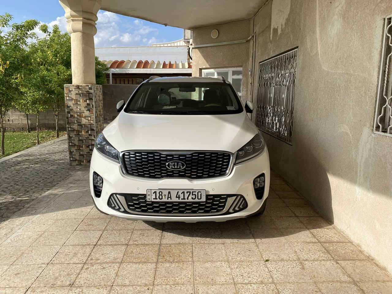 السلام عليكم كيا سورنتو للبيع لون ابيض 
موديل 2020 وارد خليجي مكفوله من ضربه سياره علئ وضع الشركه كتلوكاته كامله موصفاته
سياره بصمه 
مري شفط 
تحكم مقاعد 
مثبت سرعه 
تحكم ستيرن جهتين 
جنطه كهربائيه شفط 
بردات خلفيه شركه 
رقم انكليزي بابل 
مقاعد خلفيه غير مستخدمه 
ماشيه 71 حقيقي مكان السياره بابل محاويل تحويل مباشر  السعر 285ورقه بيه مجال 
للستفسار الاتصال علئ هذه الرقم ***********
