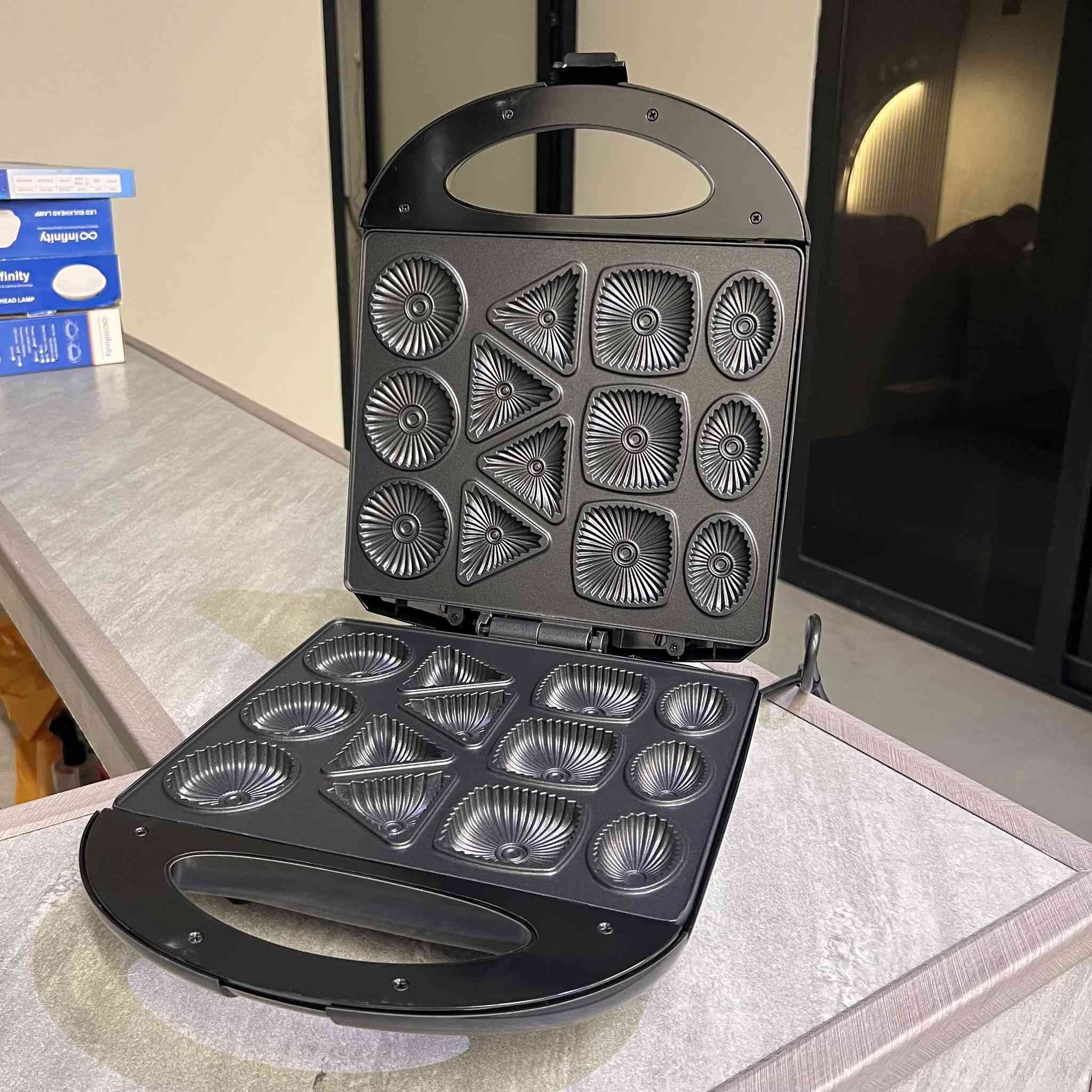 🍪✨ حضّر كوكيز لذيذ بسهولة مع صانعة BiHart!

4 قوالب لأشكال مختلفة ⚡️
1400 واط لتسخين سريع ⏱️
سطح سهل التنظيف مع مؤشرات تشغيل 💡
درجة حرارة قابلة للتعديل 🌡️
تصميم مدمج وأنيق 🖤

💪 كوكيز ممتعة بسرعة وبدون تعب! السعر 30الف مع التوصيل


**إذا كنت صاحب هذا الإعلان وتريد حذفه لأي سبب، رجاءا أرسل رسالة إلى الدعم الفني**