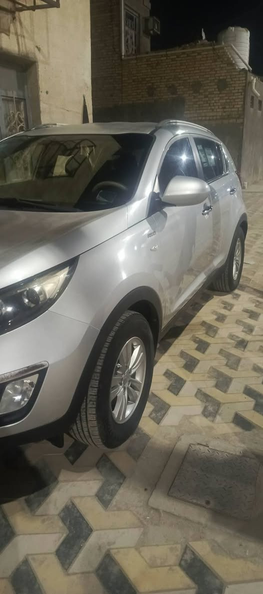 السلام عليكم كيا سبورتج خليجي 2011
السيارة بصره بسمي 

حجم المحرك 2000

كير والمحرك كفاله 

ماشيه 125 الف 

مكان السيارة ذي قار 
السعر 125 وبيه مجال قليل 
***********

*********** واتساب
