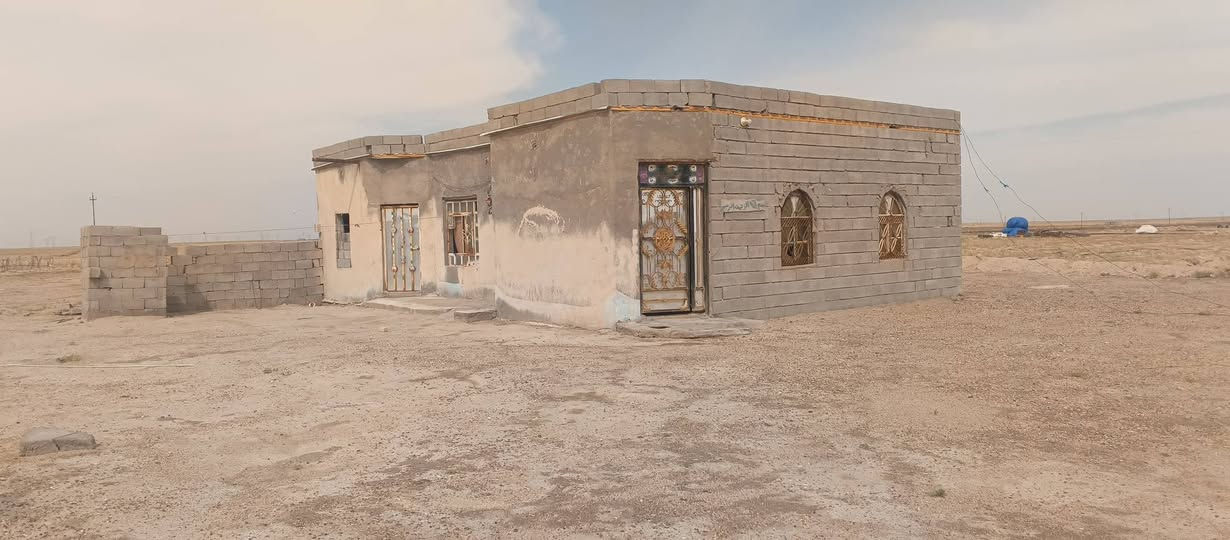 السلام عليكم ورحمه الله وبركاته 
مزرعة للبيع في ام عنيج اللحيس 
53 دونم تحتوي على بيتين+ بيرين ماي+محولة كهرباء 
+ طن حديد السعر 40 مليون وبيها مجال 
الاستفسار ***********
