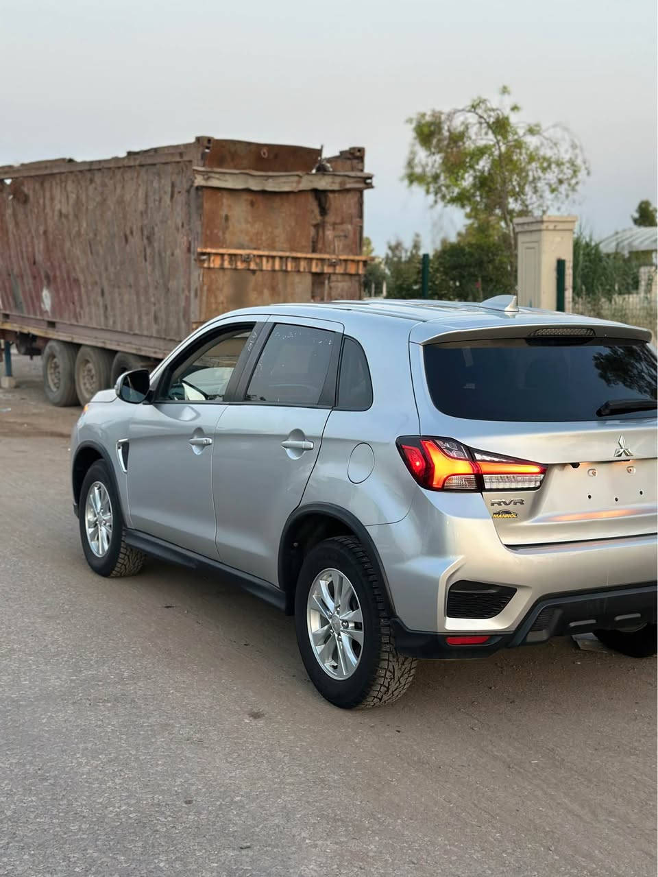 MITSUBISHI -OUTLANDER -2023

موصفات: SE
بصمه 
شاشة 
كاميرة
ده بل اكسلة  4*4 
ويل كب كروم 
رادار أمامي و جانبيه 
مراية شفط و إشارة 
لايت ليد و زينونة بيلاي 
كشن هيتر 
ماشي : 16  ألف ميل 
محرك:  2.0
صبغ : جملغ و باب صبغ بدون دواخل 
إرباكات بس سقف تاك 
سيارة بدون رقم لازم ترقيم شيمالية فقد 
عنوان 📍 اربيل  
رقم تلفون و واتساب ☎️
*********** أربيل, العراق
