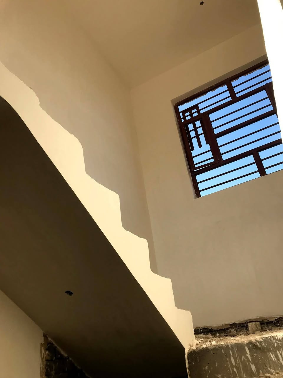خلفه لبخ جص بياض متفرغ شغلي صويرة
***********
