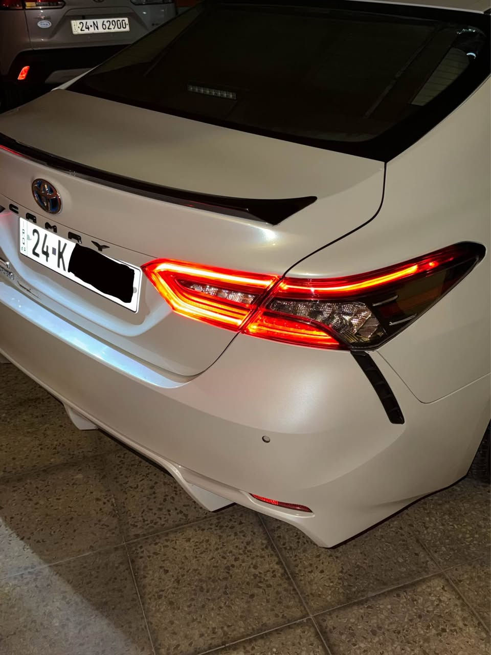 كامري لمتد ادشن فول مواصفات

السيارة لون صدفي

السيارة خليجية وبيها ضمان من شركة تويتوتا رسمياً، إلى سنة 2029,

السيارة من Okm إلى الأن، الصيانة كلها بشركة SAS, وحتى قطع الغيار كلها من الشركة.

مواصفات السيارة :

- سقف سلايد
- دخول ذكي تشغيل ذكي
- تشغيل عن بعد
- كامرة و حساسات امامي و خلفي
- الأضوية الأمامية ذكية ( يعني
تتحرك بوحدها علمود توضحلك
الطريق)
-3 وضعيات قيادة
- شاحن لاسلكي
- سايد بريك كهربائي
- اوتوهولد
- ستارة خلفية أوتوماتيك
- كشنات جلد بالكامل
- تحكم كشنات السايق و الراكب كهربائي بالكامل
- المرايات الجانبية طي كهربائي
( كراج)
- أنارة محيطية
- شاشة العداد و شاشة الترفيهية اكبر حجم
- ليد نهاري + ليد امامي و خلفي

وباقي المواصفات المعروفة

السيارة بدون سبغ ومابيها حادث و الأيرباك كلهم بلادي. ( السيارة ٨ ايرباج مو ٦، فقط للمعلومات )

فقط بيها طخة خفيفة من وره، حتى بالفحص ما تبين. وتعديل بيها
*********** دهوك, العراق
