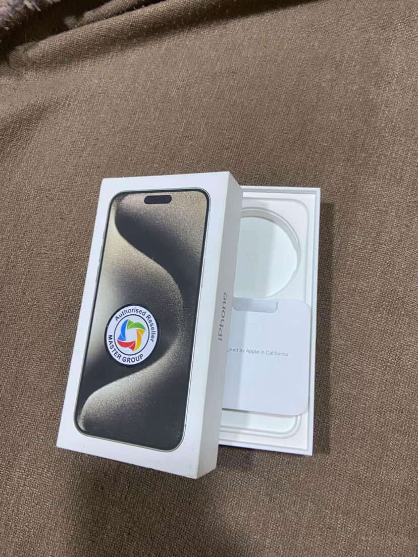 بطاريه 84
كارتون وياه 
شاحنه وياه 
بس مبدل شاشه اصليه 
قفلو 700 فيس إيدي شغال جهاز نضيف  *********** اتصل الموقع كركوك قضاء الدبس
