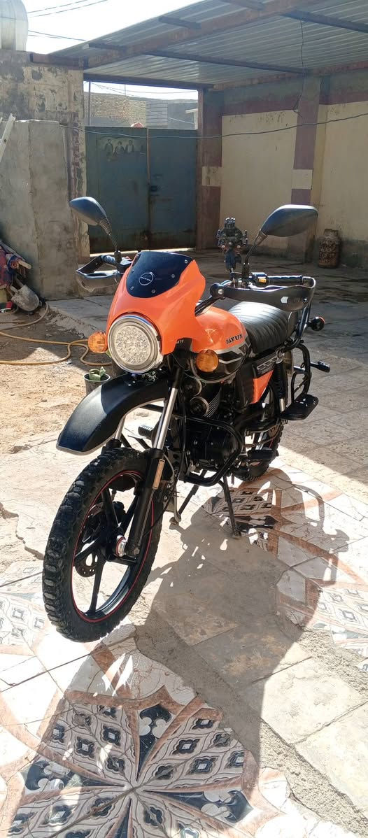 دايون جبلي مكينه 200 موديل 2023 اوراق اصوري وكيلها حمودي العارضي بالخان دراجة نضيفة محرك مكفول لايت عدسة غير هذا الموجود بالصورة شدستة البارحة بس العدسة ب 25,000 مابيها نقص سعرها مليونين وبيها مجال *********** مكاني نجف شارع المطار.
