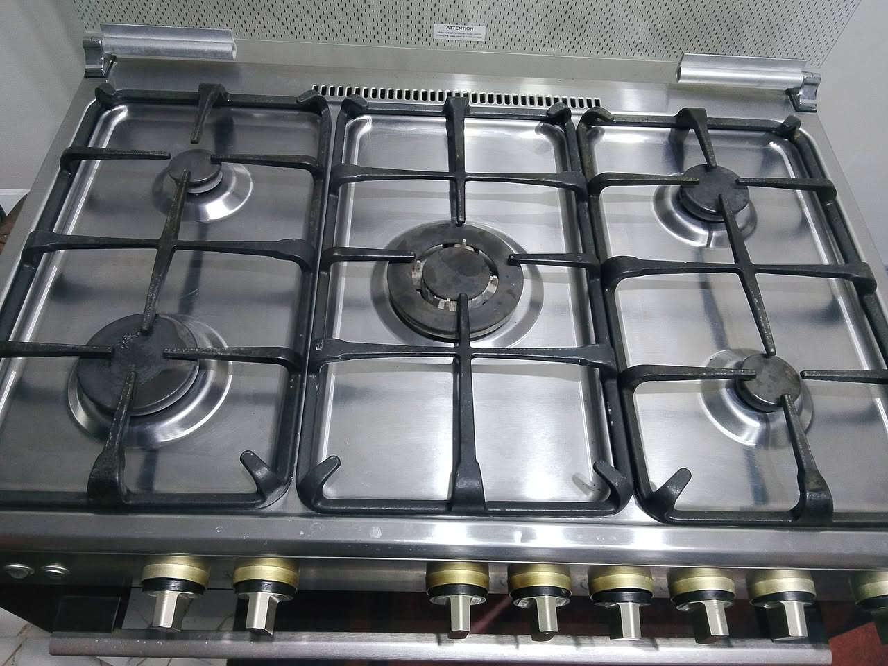 س ع اخوان ماتشتري لاتكسر بالسعر طباخ ميديا  كريازي مستمعل خمس عيون نضيف شغال حتى الفرن مالة وتلفيزون شارب 32حجم شغال ايضا للبيع 300الف بيهن مجال قليل/اتصال _***********
