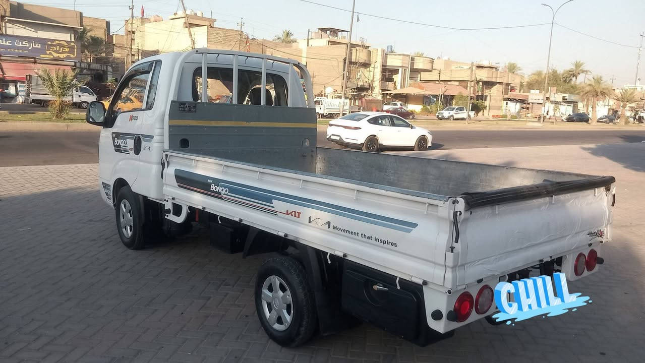 السلام عليكم سيارة كية حمل موديل 2017 مكفولة كفالة عامة لا ضربة ولا صبغ محرك 2700 رقم بغداد انكليزي سنوي 2031 رقم شاصي جديد مكان بغداد مدينة الصدر قطاع 55 رقم تلفو***********

