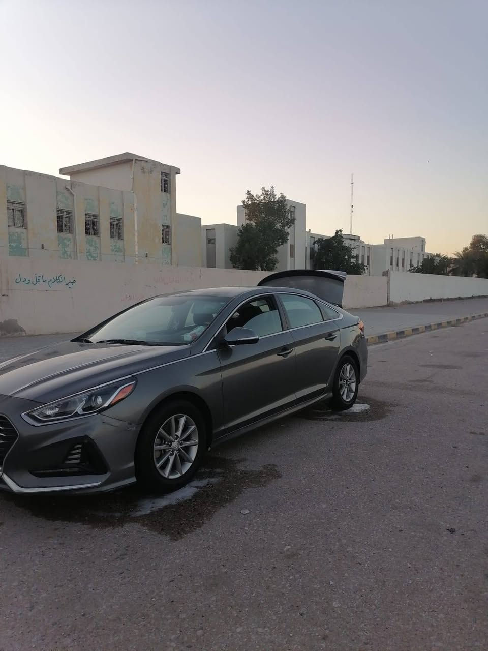 سوناتا ١٨ البيع صور حادث موجوده
سعر ١٢٨ وبيها مجال
ماشيه 90
وضع شركة
بل عافيه على ياخذها
رقم هاتف ***********
