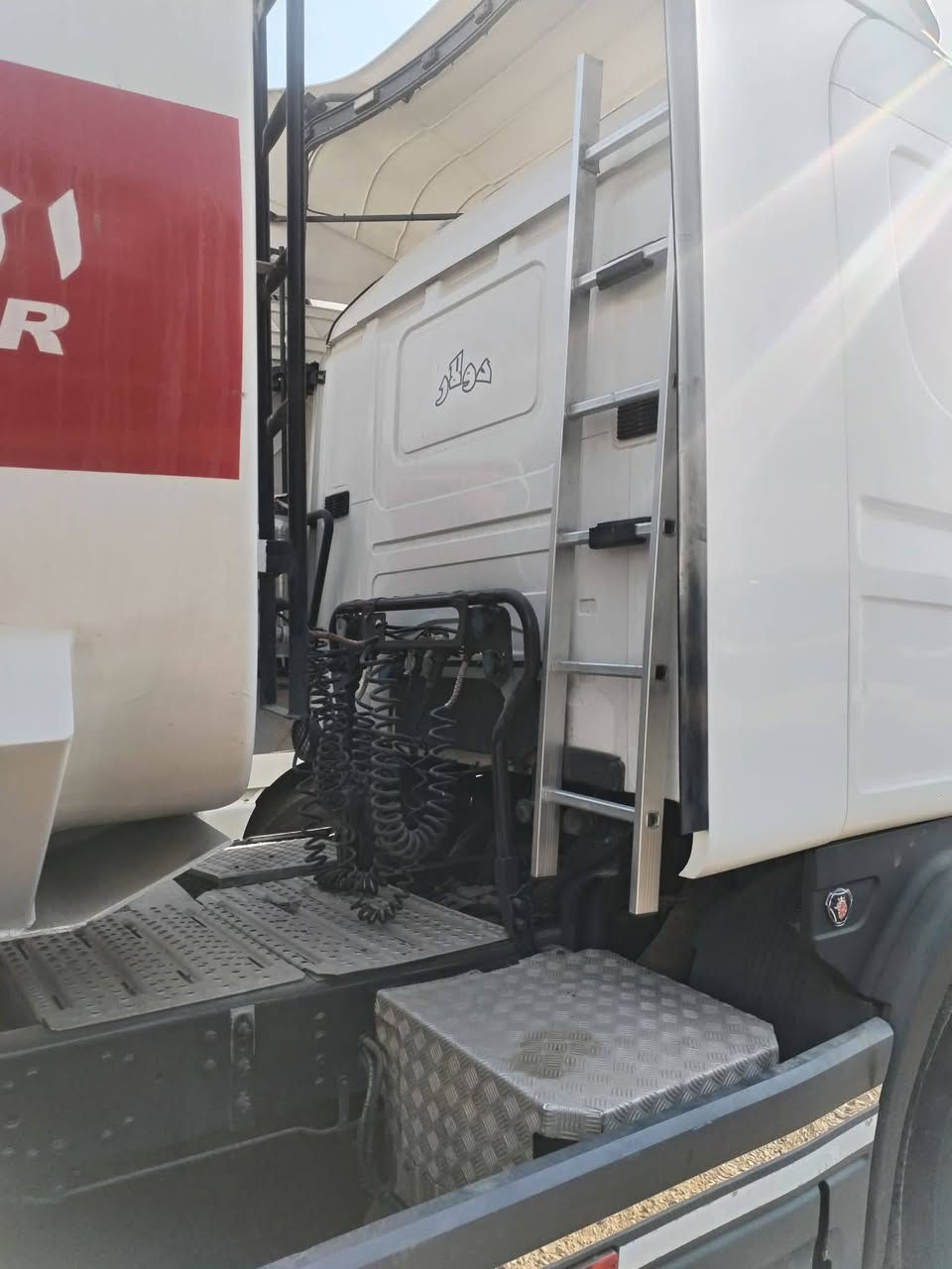 1_ سكانيه 2004
2_ تانكي روعه
3- تخم تاير تخم ويل كب
4- كفاله عامه جي بي اس
5- كهربائيات كله بالوني جديد
6- ***********
7- السعر 3
