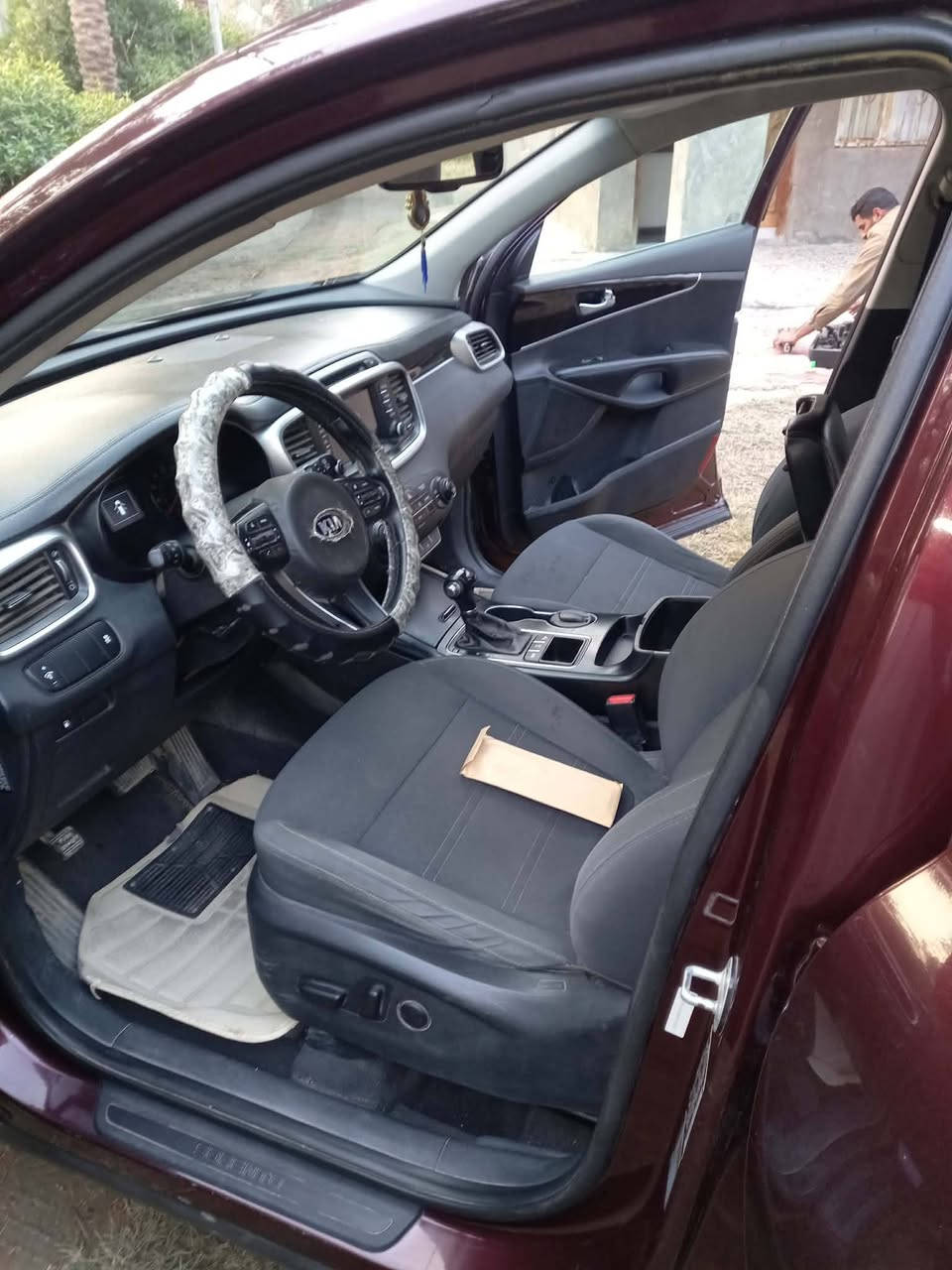 سورنتو للبيع موديل 17امريكي كلين 
محرك ٤ سلندر ٥ راكب دفع روباعي 
***********
