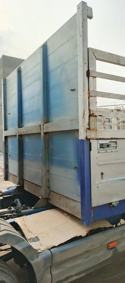 بدي اتيكو للبيع طول 7مترو10سم كاعيه حديد جوانب متحركه للاتصال ***********
