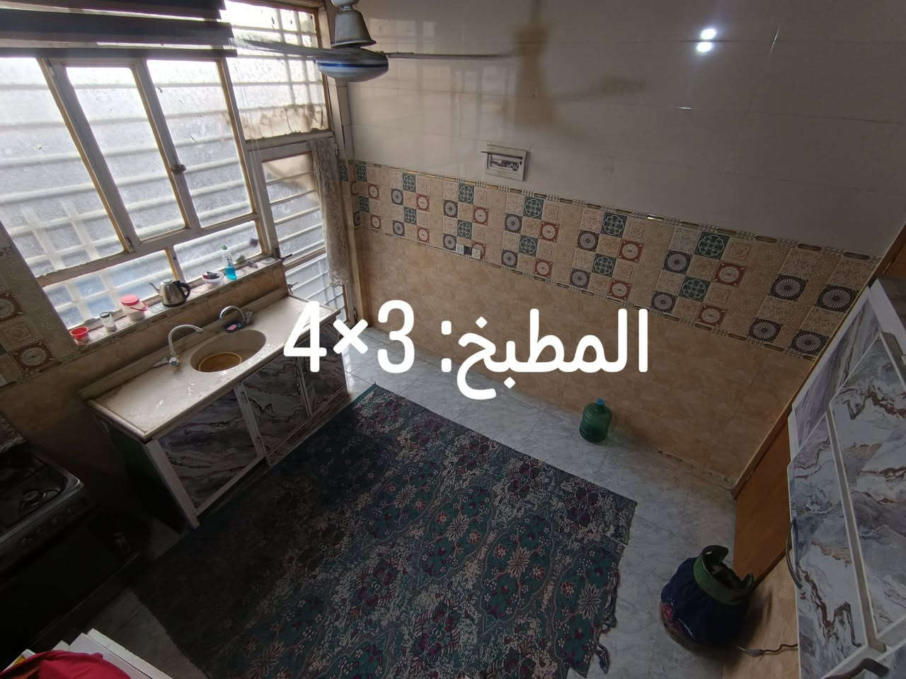 بيت مساحة 100 متر طابق ونص في كربلاء 
يبعد عن الأمام الحسين (ع) 4 كيلو متر 
واجهة 9.5 نزال 14.5
يحتوي على: 
استقبال 5×4
مطبخ 3×4
صالة الطابق الارضي 4×6
صالة الطابق الثاني 4×6
غرفتين نوم: 
غرفة الطابق الارضي 4×5 
غرفة الطابق الثاني 4×5
حمام الطابق الارضي 1.20×1.20 
حمام الطابق الثاني 1.20×1.20
موقع البيت مميز قرب شارع طويريج حلة طريق الزوار 
ومتوفر بالقرب منه كافة الخدمات: 
مركز صحي(مستوصف مدينة الزائرين)
(جامعة كربلاء)
 (مدارس - ابتدائية - متوسطة - اعدادية)
للاستفسار: الاتصال على الرقم ***********
او مراسلة الصحفة. 
ويمكنكم الاتصال او المراسلة واتساب على نفس الرقم .

العنوان: كربلاء شارع طويريج حلة (طريق الزوار) قرب جامعة كربلاء
