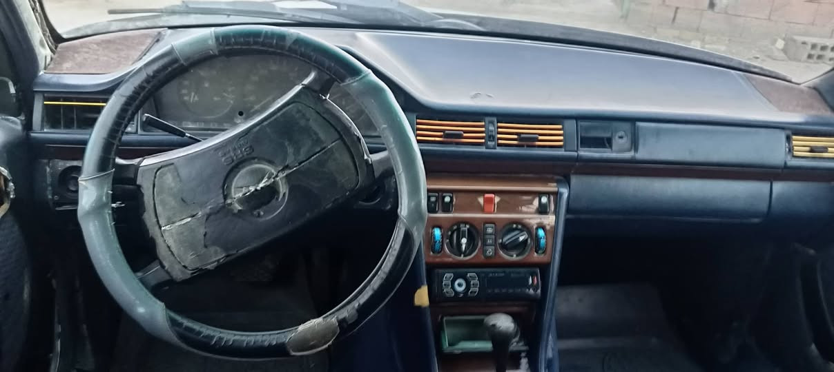 سلام عليكم سياره ماسدس دب سياره جديده سنويه ٣١ مشروع وطني كير ومكينه وكسن وحداديه جديدات  سعر ٣٢ وبي مجال قليل ***********
