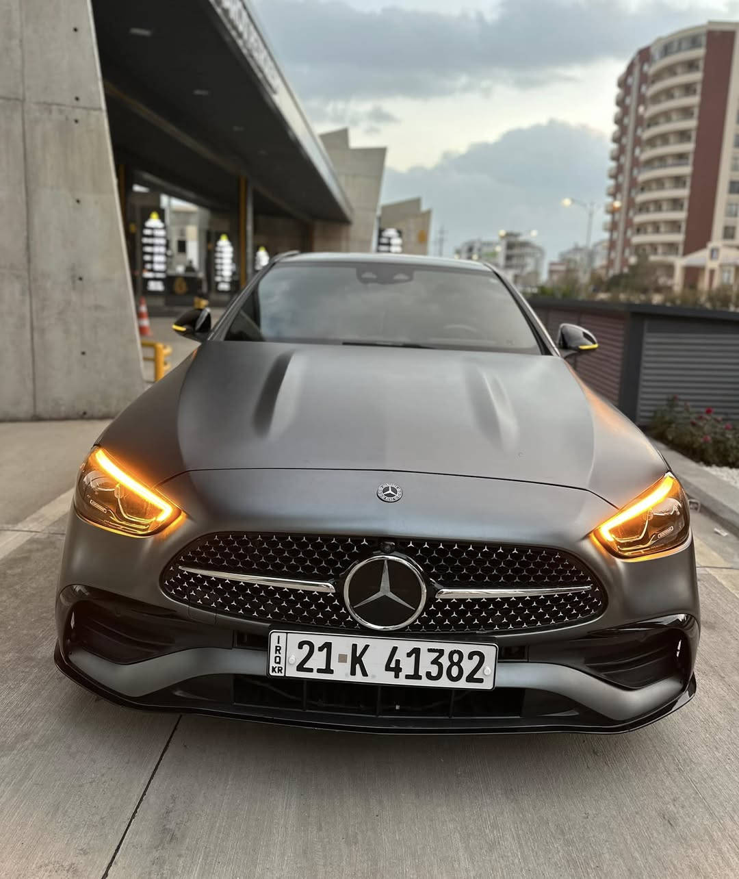 سلام عليكم مارسيدس C 300 2022. AMG ندكر نكول تقريبا اكو ٣ سيارات بلعراق بهيج لون  بلادي طافي لون مميز وبيها كتاب تضليل صادر من مديرية المرور سليمانيه فول مواصفات اعلى فئه حادث خفيف نص بونيد وبيها مكان تعديل صغيرPDR بدون مسجات يعني بدون خلل بلشاشه مسويلها سيرفس عام من دهن فلاتر من كولشي ماشيه ٥٠ الف 
بصمه بانوراما ٥ كامرات داخل احمر بلادي كشنات كهرباء كشنان خزن GPS دواخل كاربون بلادي داخل لدات 64 لون كامل رادارات 360 درجه حساسات لايتات زينون ليزري. كشنات تدفئه نظام خرائط شغال دوسات ومري علامة مارسدس ترحيب تحديد مسار قوي كشنات مساج صندوق كهربائي وبعد بيها هواي مواصفات سياره دنيار مصرف مابيها السعر 338. وبي مجال قليل مكان السياره السليمانيه ارقام سنويه جديده ب أسمي ***********   منزلكم صور حادث
