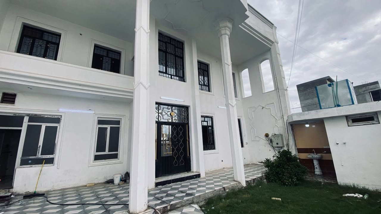 بسم الله الرحمن الرحيم 
🔴بيت للإيجار مقابل سيطرة الموضفين 
🔴عل شارع العام 
🔴سعر يجار مليون ونص 
🔴للاستفسار مراجعة 
🔴مكتب فلاح الزوبعي ***********
🔴خميس الحلبوسي ‭0790 175 6332‬
📍الفلوجه مقابل مجمع الشفاء
