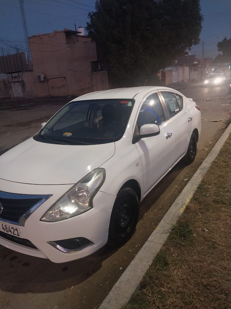 سلام عليكم  نيسان صني موديل 20 بغداد رقم جديد بسمي كلشي موضح بسونار ومرفق مع صور كير مكينه تبريد حداديه كله بشرط تخم تاير سياره خير من الله وبلعافيه علياخذها سعر 95 وبي مجال مكاني بغداد حي البنوك  شراي يتصل ***********
