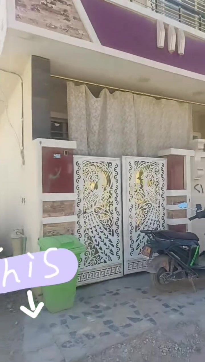 بيت ركن زراعي في منطقة الطي في فرع ام البنين الفرع الخامس من بداية منطقه الطي قبل مجمع حسن الخفاجي..
١. يبعد عن الشارع الرئيسي 30 متر  
٢. عرض الفرع الاول 10 والثاني 12  
٣. يتحوي على طابقين الاول استقبال ومطبخ بارد حار وحمام مشترك 
٤. الطابق الثاني غرفتين نوم وحمام مشترك
٥. بيتونه كبيرة في الطابق العلوي وسطحين
٦. منظومة كامرات مع خزانين ماء مع مطور ماء  
٧. خط ماء اساله صافي ومستمر بدون انقطاع + بير 
٨. السعر (155) والي يكول غالي وجاي اغني وسعري خيالي على عيني وراسي خل يجي ويشرفني النزال ويشوف مكان البيت وموقعه ونضافته ويقارن باسعار المنطقه  واني بخدمته وخلي يشوف الشارع من تمطر الدنيا وتفيض الطي شارع مالته شلونه 
 الاتصال على الرقم (***********)
