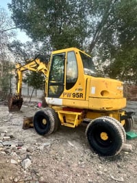 للبيع حفاره كوماتسو مديل 2002 رقم سليمانيه محرك مضخه مامفتوح. مىسسه نق...