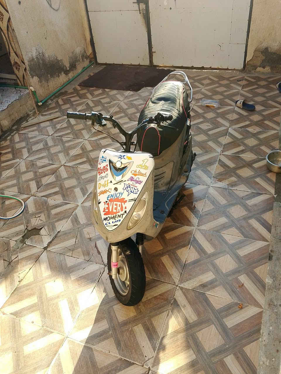 سلام عليكم (مكلف بنشر )دراجه ماكس قجمه دراجه مفتوحه مبدل ولفات فقط شلعه ومعدل خير من الله كفراته الزرك بلاديات موجودات حالين محربه ماناقصه ايشي كله شغاله بيع مستعجل  سعر ٥٥٠وبيه مجال رقم راعيه ***********
