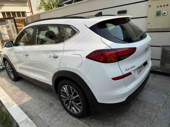 السلام عليكم 
للبيع توسان خليجي  مديل 2019 الكاصد فول مواصفات 1/1 
رقم بغداد الجديد 
مواصفات السياره 
بصمه تشغيل 
بصمه ابواب 
بانوراما 
كشن السايق كهرباء 
حساس امامي خلفي 
شاشه ابل كار بلي 
نفكيشن 
مودات القياده 
شاحن واير لس 
تحكمات ستيرن جهتين 
التحكم بارتفاع المصابيح الاماميه 
وبعد مواصفات التوسان المعروفه 
السياره ماشيه 87 الف حقيقي  ما بيها اي نقص عليها ادامه كامله 
السياره مكفول من الصبغ والبارد فقط بارد صغير على كد جف الايد في الباب خلف السائق من الاسفل 
سعر السياره 203 $ وبيها مجال بسيط حك الجيه 
مكان السياره بغداد الرصافه 
للاستفسار ***********
